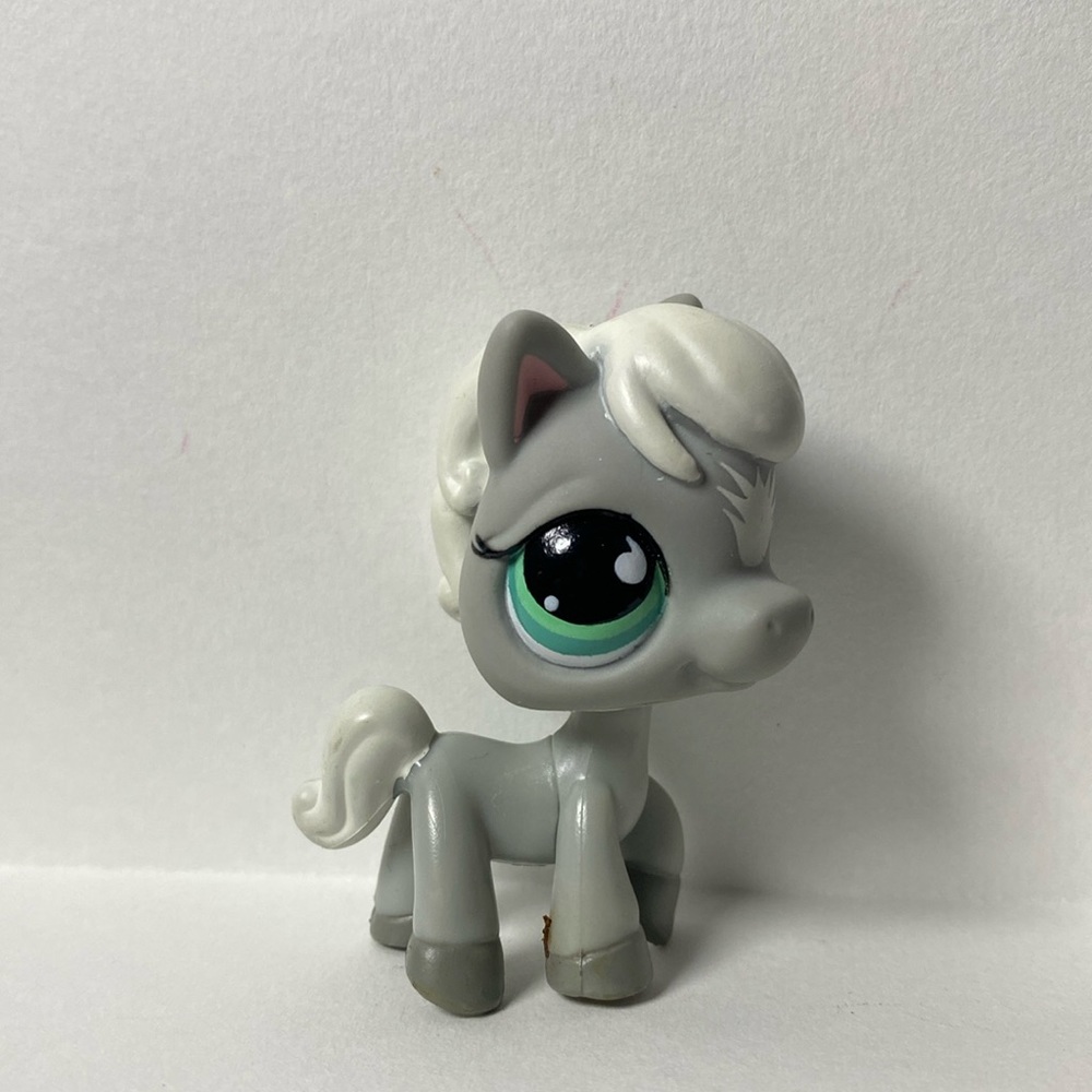 Littlest pet shop grey horse